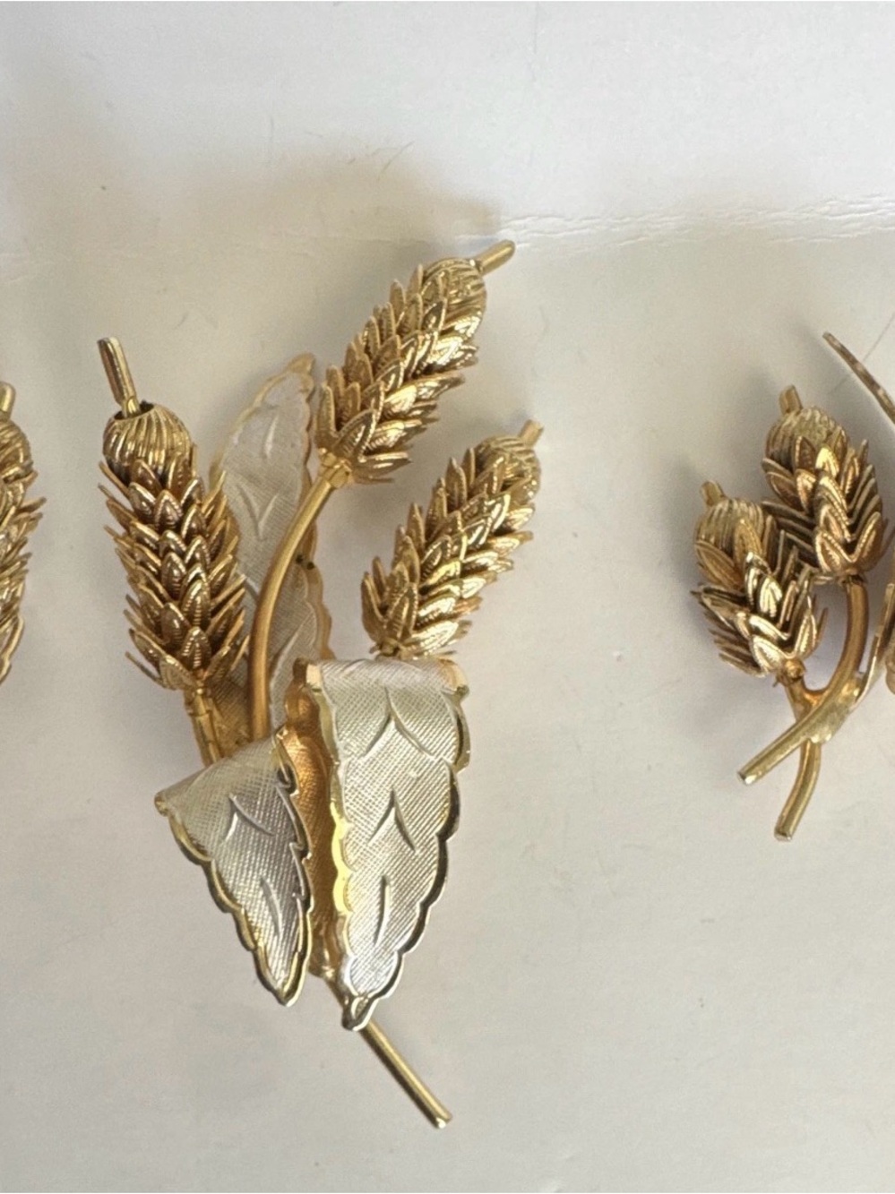 Vintage 1950s 60s Two Tone Wheat Sheaf Brooch & Clip Earrings. Set. Cones move